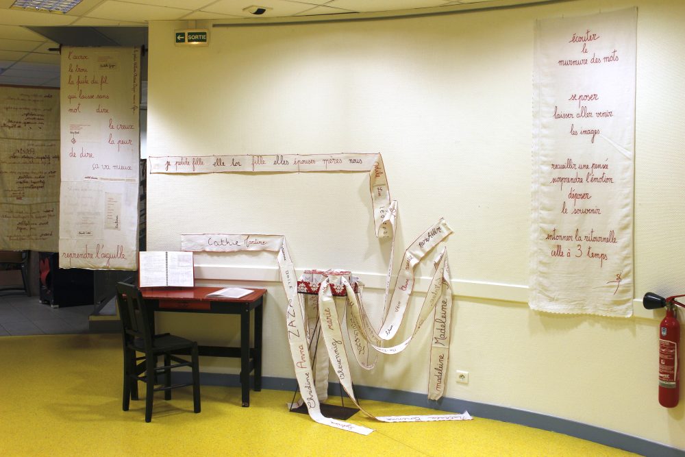 Sofie Vinet - Brodeuse écriveuse - Ruban Brodé au Féminin - installation à Saint-Macaire-en-Mauges (49)