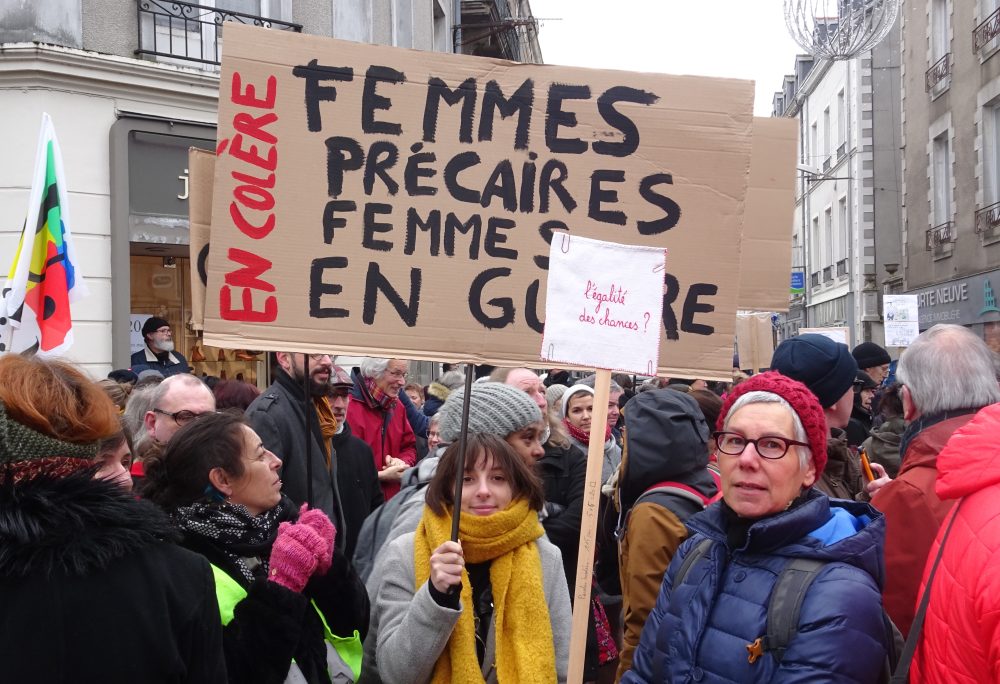 Sofie Vinet - Brodeuse écriveuse - Broder c'est Résister - femmes en grève Châteaubriant (44)