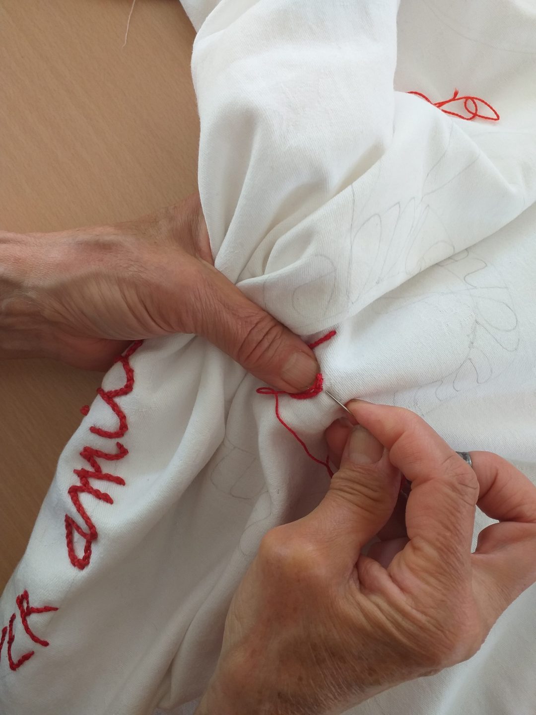 Sofie Vinet - Brodeuse écriveuse - La Nappe - le geste