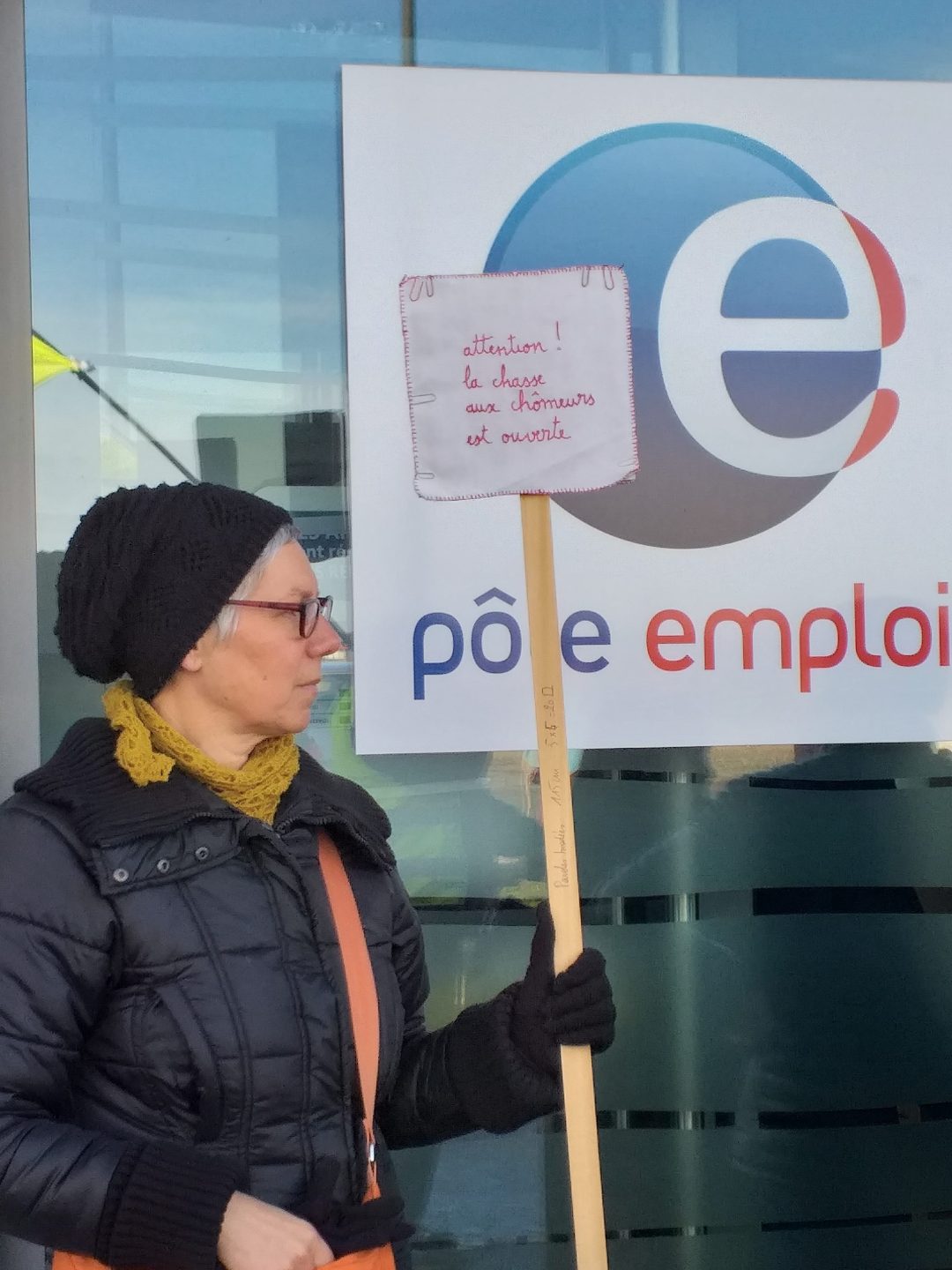 Sofie Vinet - Brodeuse écriveuse - Broder c'est Résister - manifestation Châteaubriant (44)