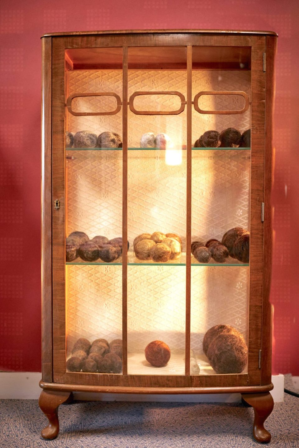 Sofie Vinet - Madame Filosa - Vitrine aux Pelotes - exposition Nozay (44)