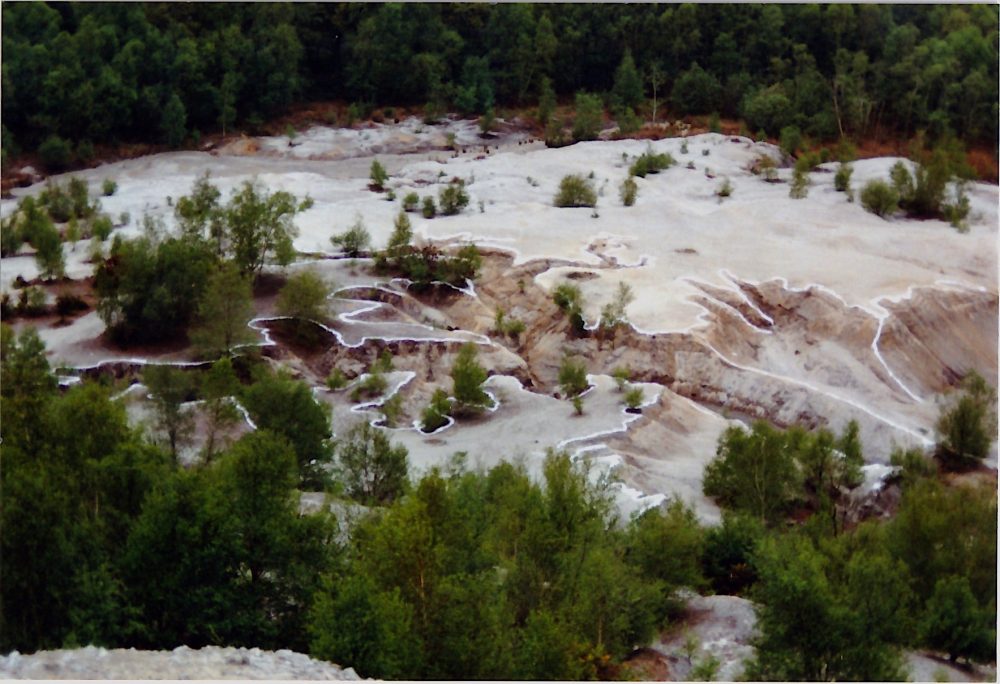 Sofie Vinet - Fille de la terre - Ateliers Land Art sur la mine - le canyon redessiné - Abbaretz (44)