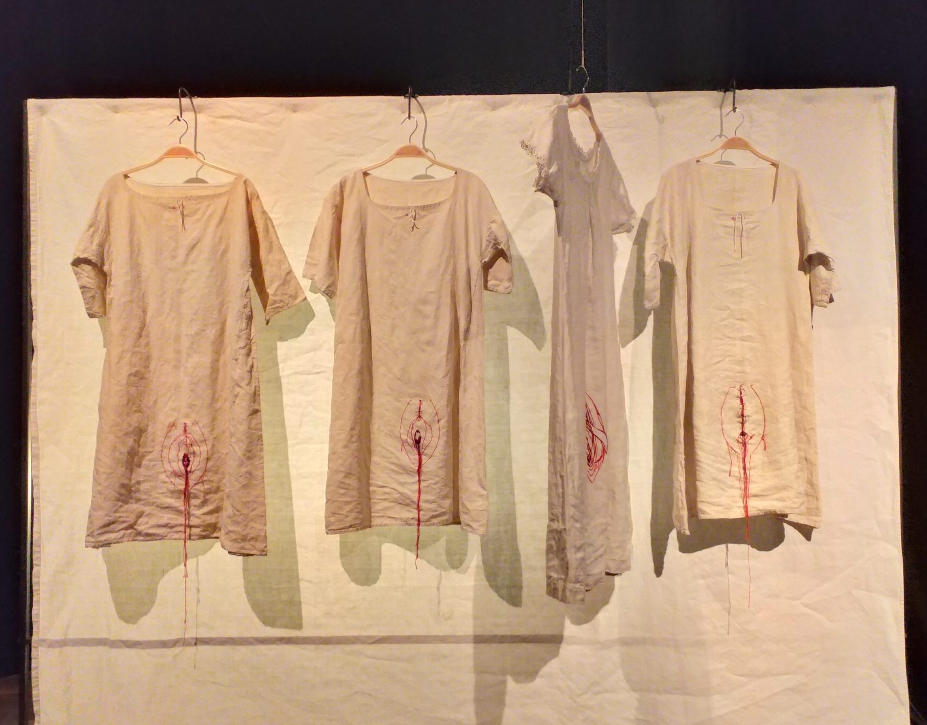 Sofie Vinet - Histoires de Femmes - EXcision - Les 4 Robes à La Rochelle