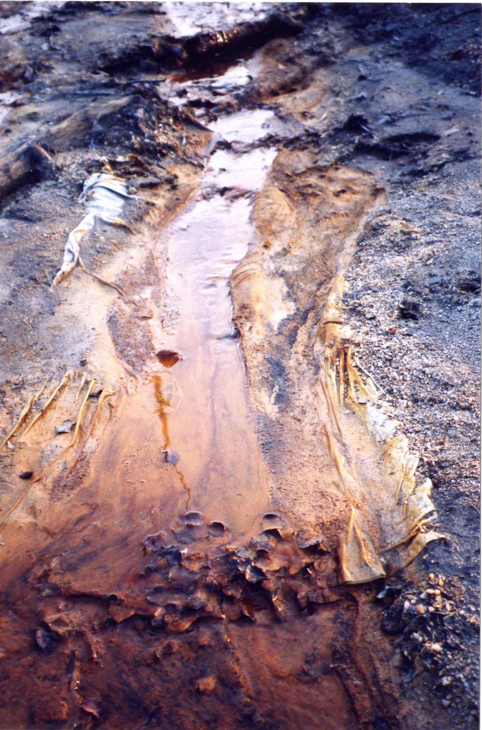 Sofie Vinet - Histoires de Femmes - La Jeune Fille et la Robe - Robe traversée à la mine d'Abbaretz (44)