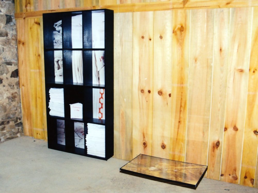 Sofie Vinet - Histoires de Femmes - L'Armoire du Village - Installation à La Flocellière (85)