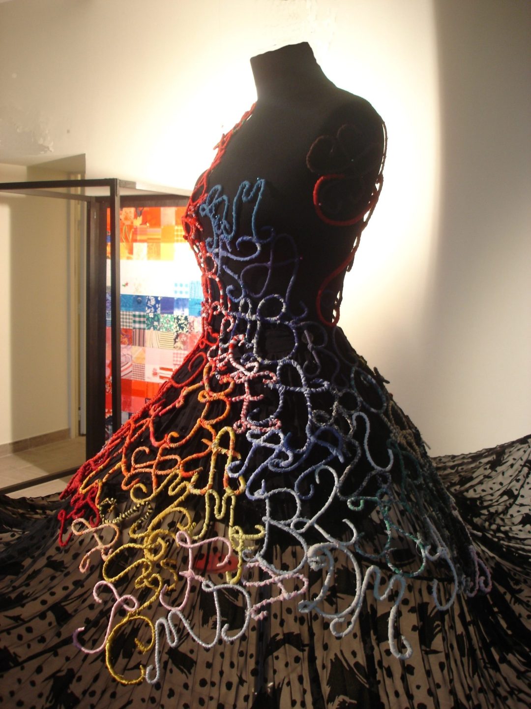 Sofie Vinet - Histoires de Femmes - Une Robe pour la Passerelle - La Robe et la Cabine - La Passerelle à Mauléon (49)