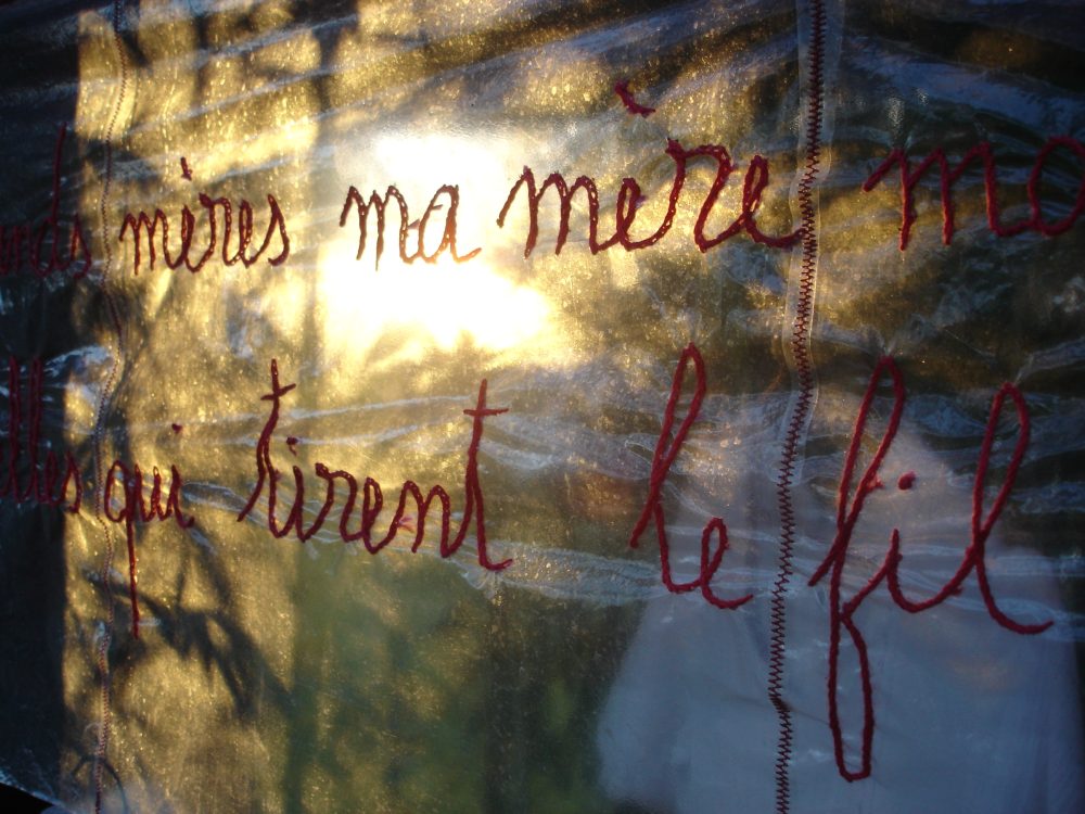 Sofie Vinet - Histoires de Femmes - L'Armoire aux Trois Robes - Broderie sur bâche - Nozay (44)